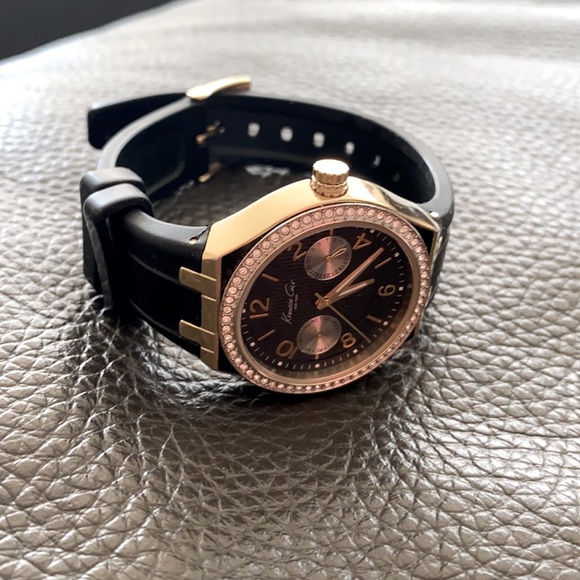 Kenneth Cole Silicone band Watch - Picture 3 of 4